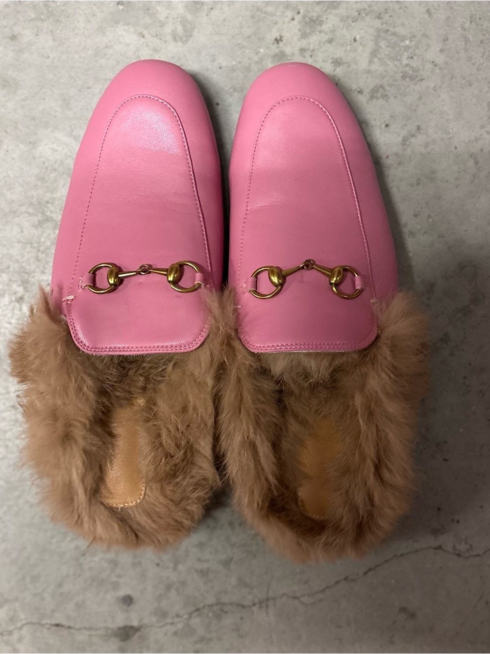 Pink Faux-Leather Fur-Trim Backless Loafers with Gold Horsebit